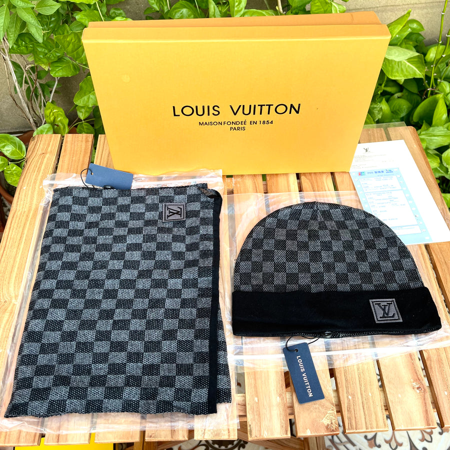 Mens Louis Vuitton Hat and Scarf set., Can do deals