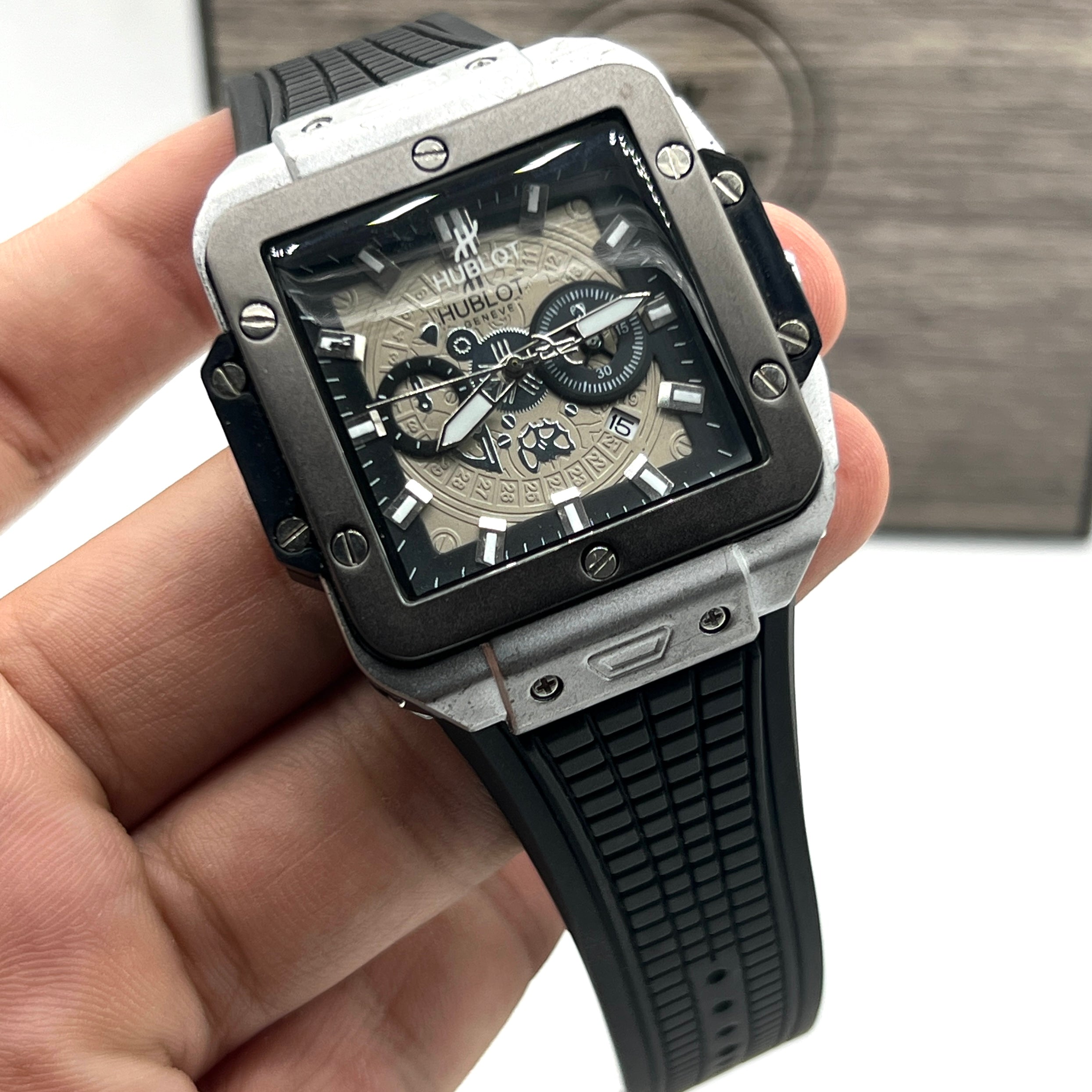 HUB WATCH
