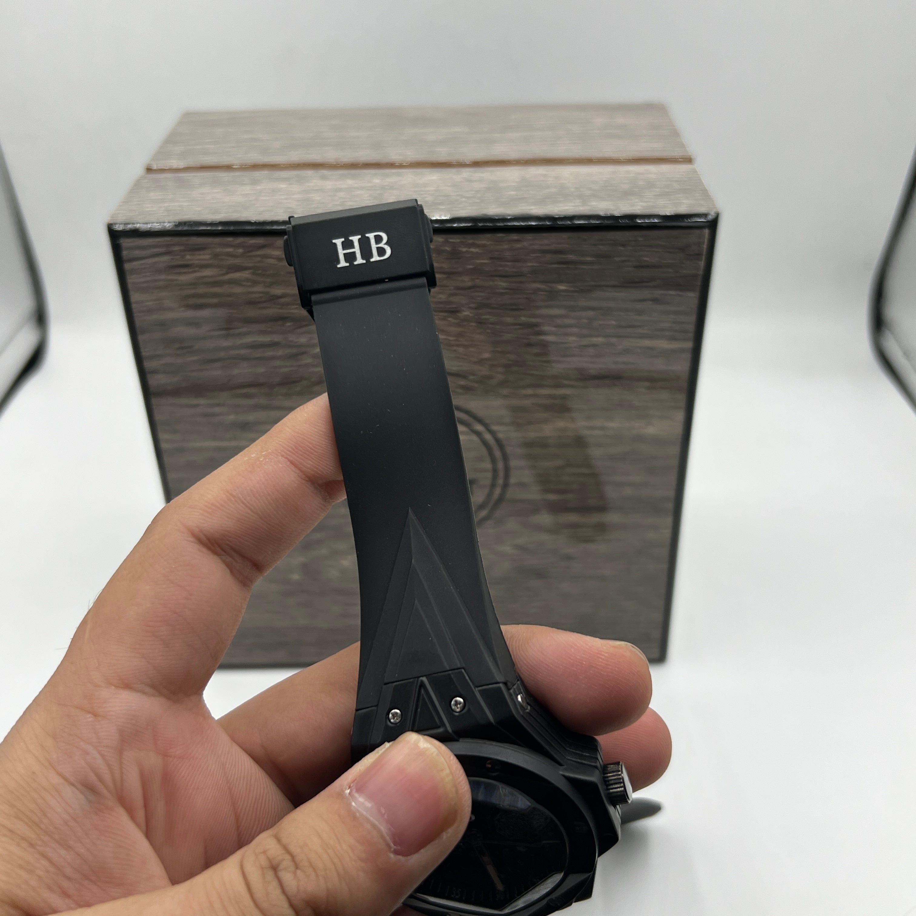 HUB WATCH